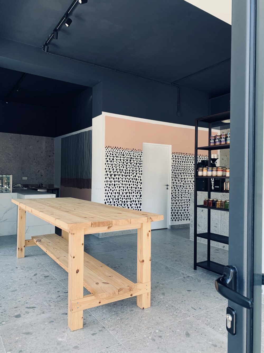 COMMERCIAL_NOMNOMMARKET_11